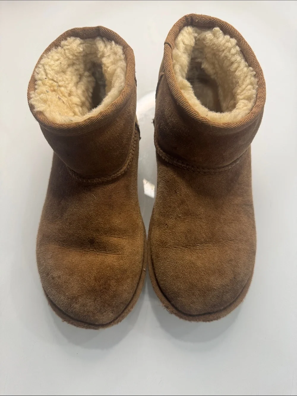 Uggs kid 4 or 5